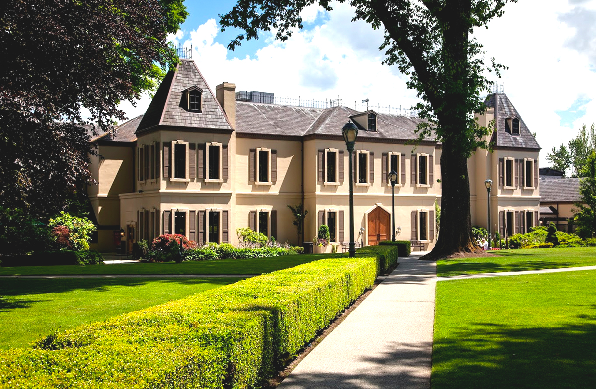 Chateau Ste. Michelle Winery front view of main building