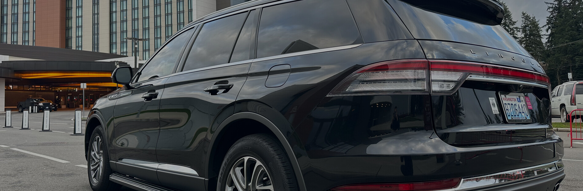 Starline's black SUV dropping off passengers for conerts at Muckleshoot Casino Resort