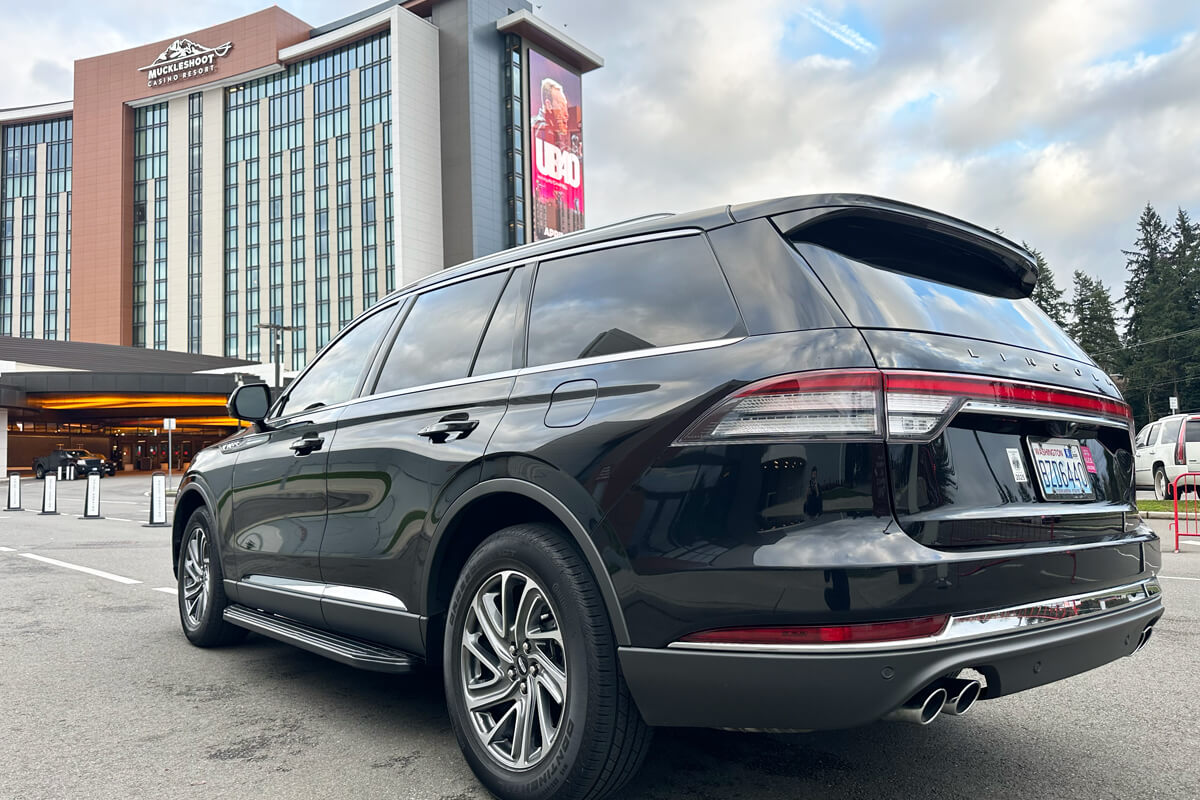 Starline's black SUV dropping passengers off for a concert at Muckleshoot Casino Resort in Auburn WA
