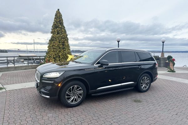 A Season of Ease: How a Private Chauffeur Elevates Your Seattle Holiday Traditions