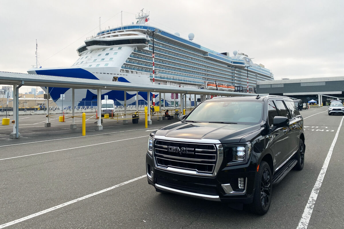 Large SUV arriving at the Seattle cruise terminal for private transfer service