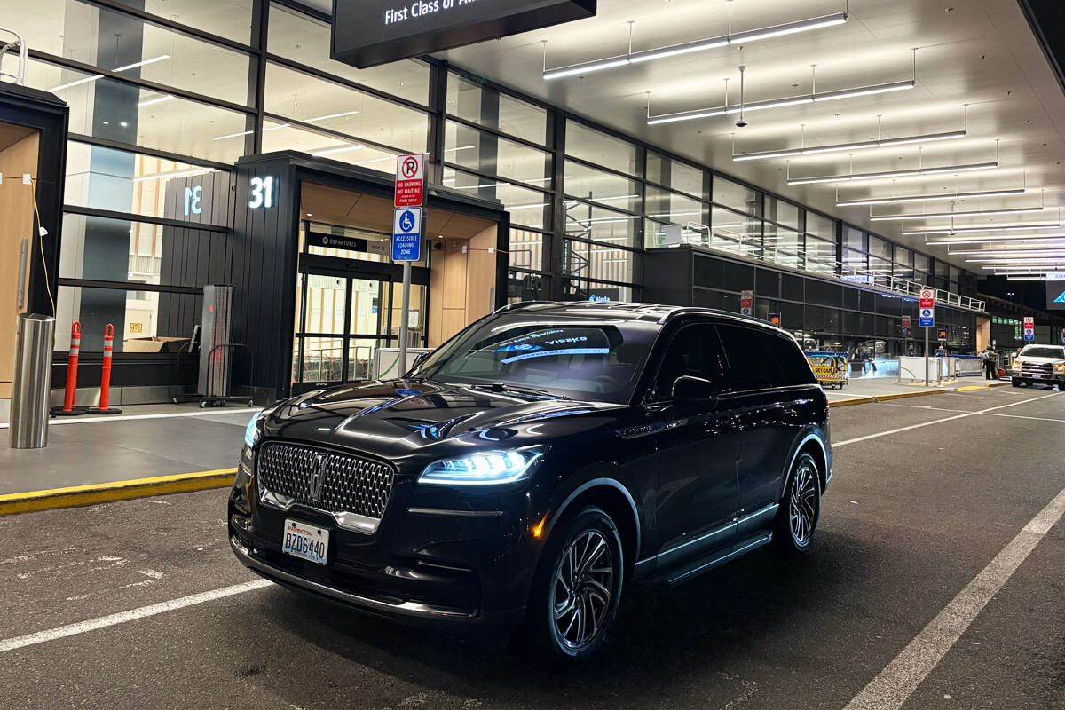 Black SUV at SeaTac for private airport transportation from Snoqualmie