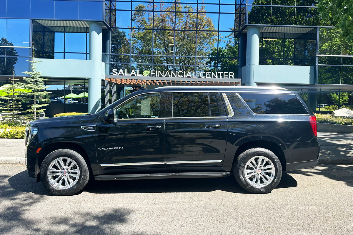 Black Starline SUV outside Salal Financial Center for Bothell corporate transportation