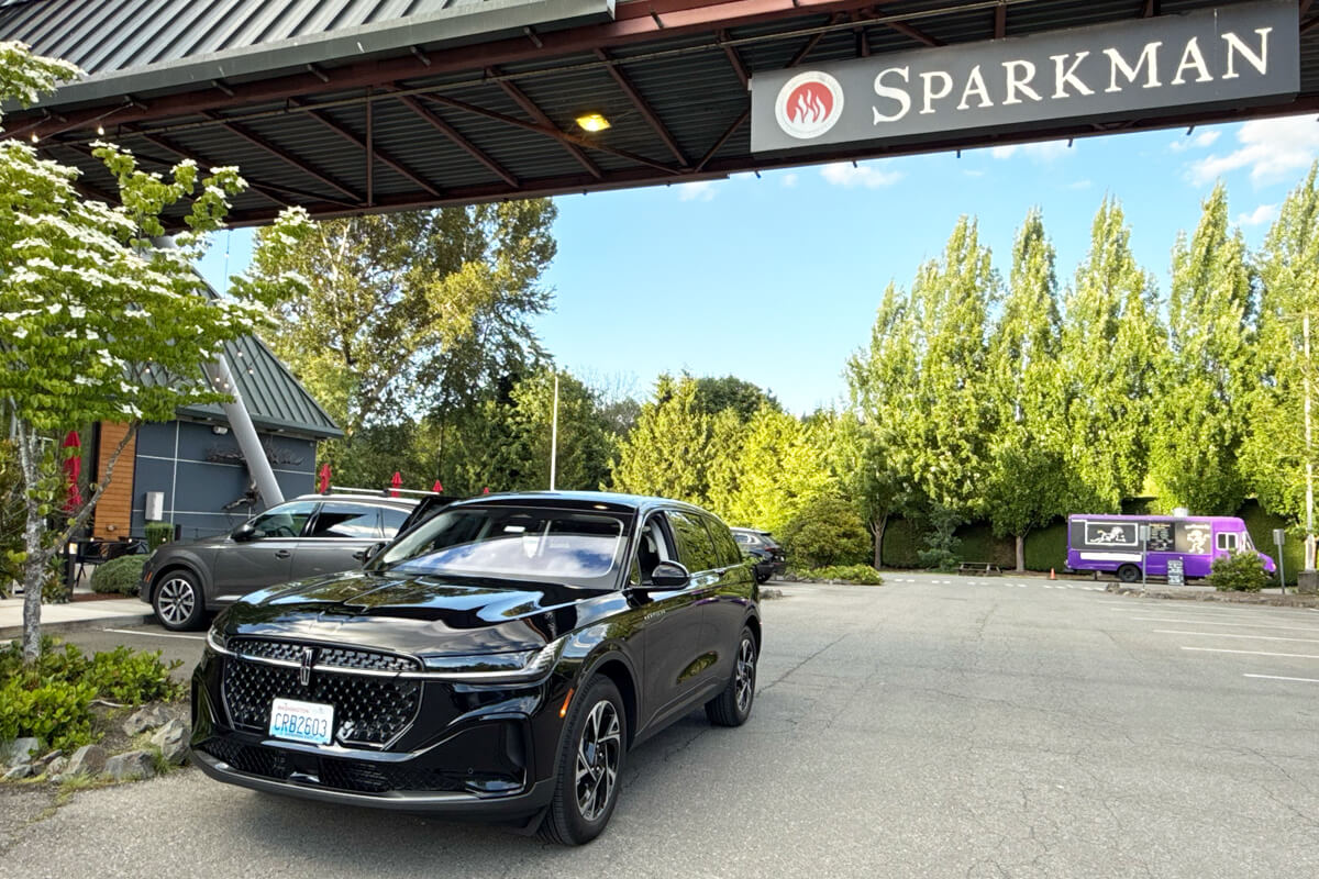 Black Starline SUV at Sparkman Cellars for Bothell to Woodinville wine transportation