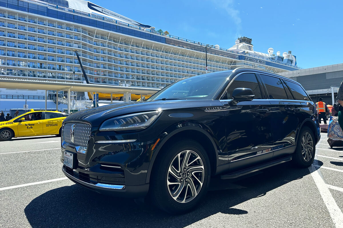 Black SUV at Seattle cruise terminal for Shoreline cruise transfer service