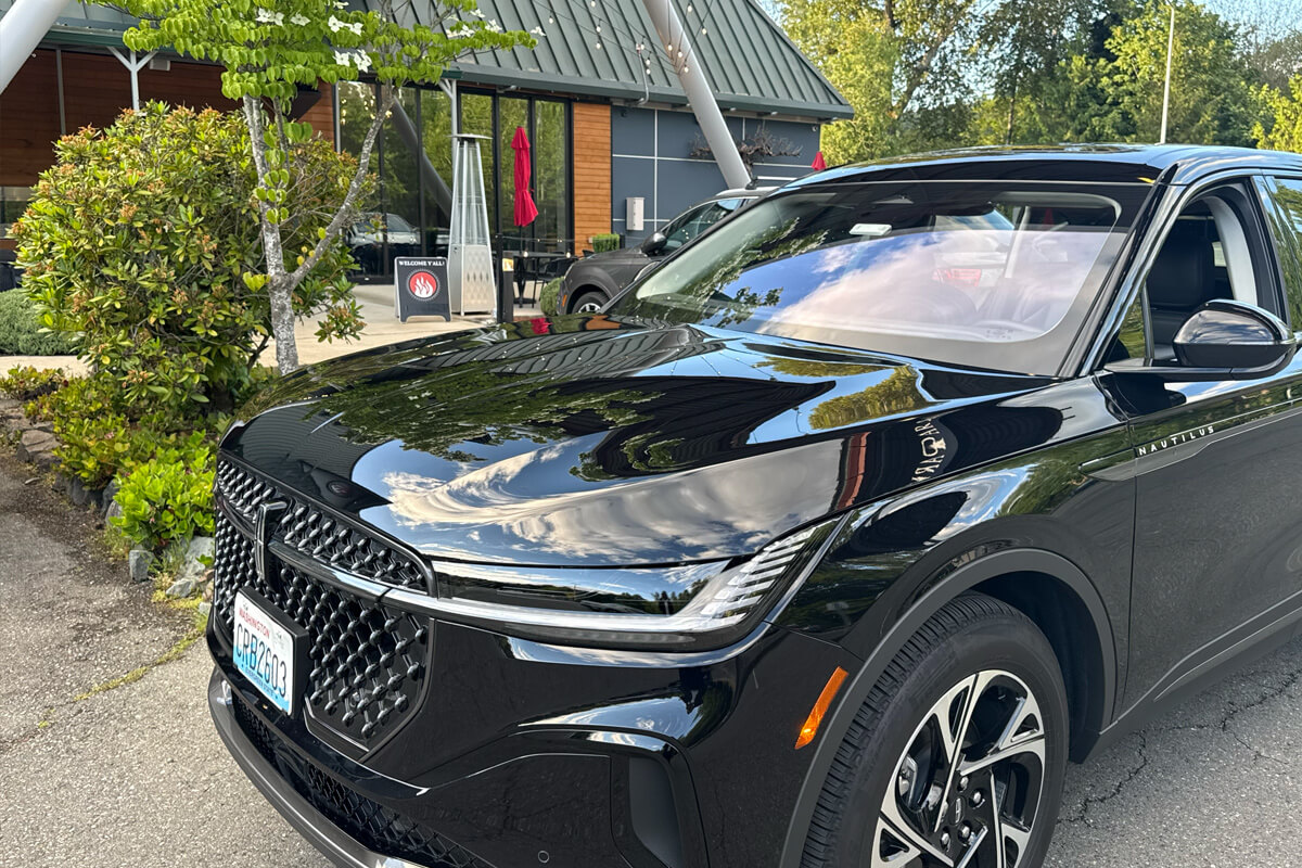 Black luxury SUV for Shoreline private event transportation