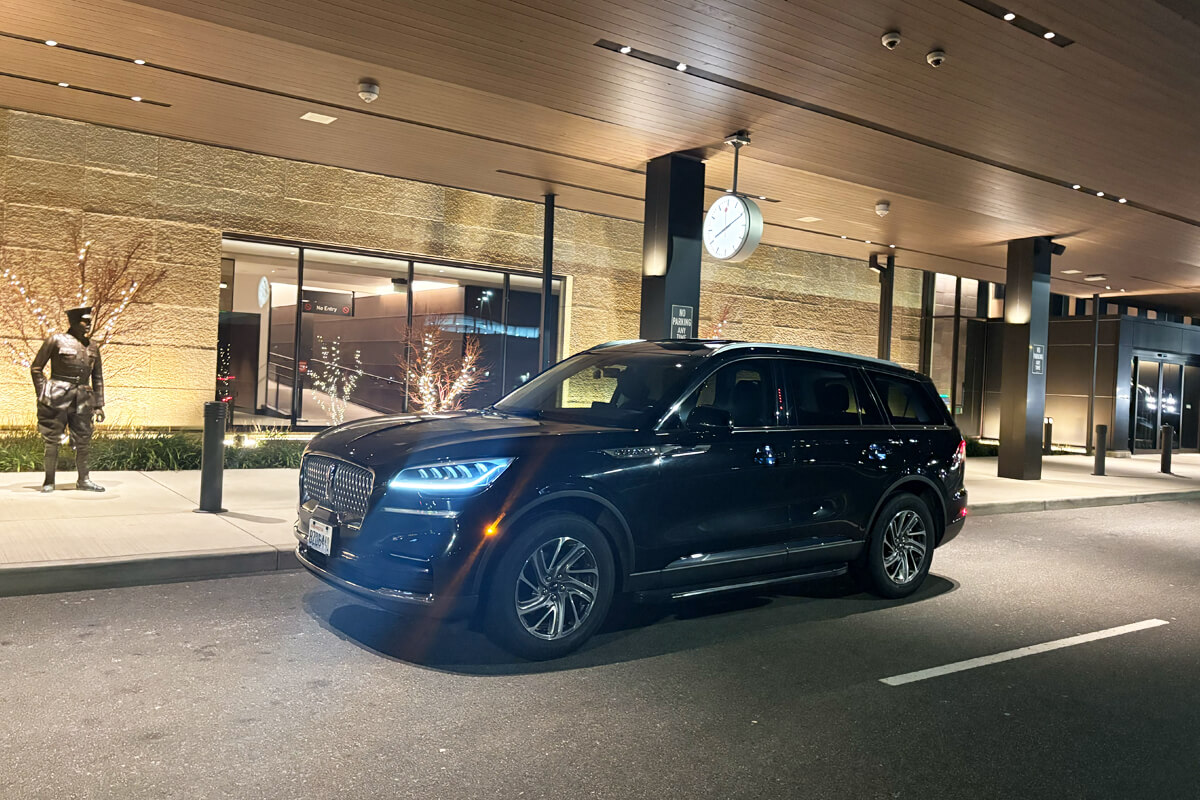 Black Lincoln SUV at Paine Field for private airport transportation from Edmonds
